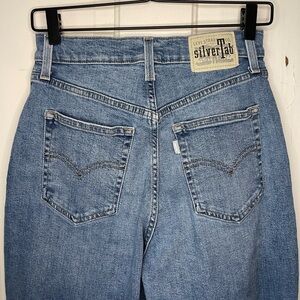 Levi’s SilverTab Mom Jeans High Waisted Size 28